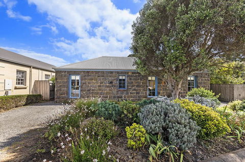 Breakfast Creek Cottage - Central Bluestone Cottage - Kingaroy Accommodation 1