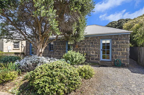 Breakfast Creek Cottage - Central Bluestone Cottage - Kingaroy Accommodation 2