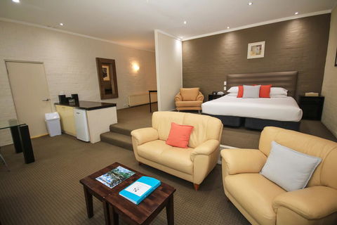 Briars Country Lodge - Kingaroy Accommodation 1