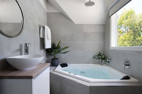 Briars Loft - Daylesford - Kingaroy Accommodation 0