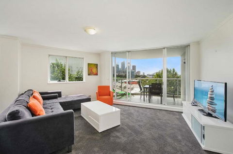 Bridge And Sails - Views Of The Bridge And Opera House From This Executive 2BR Apartment In Darlinghurst - Kingaroy Accommodation 0