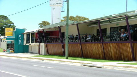Bring The Family, Dog And The Boat To Welsby Pde, Bongaree - Kingaroy Accommodation 1