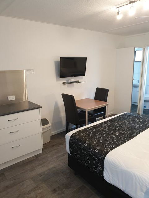 Budget On The Lake - Kingaroy Accommodation 0