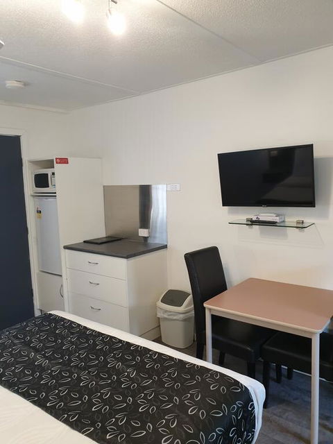 Budget On The Lake - Kingaroy Accommodation 2