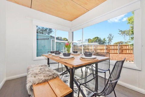 BUNGALOW BEAUTY - Hosted By: L'Abode Accommodation - Kingaroy Accommodation 1