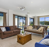 Bungan Beach House - heated indoor pool - Kingaroy Accommodation