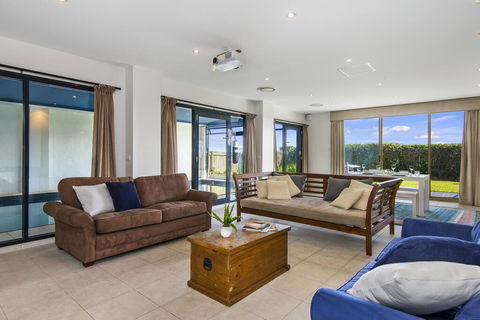 Bungan Beach House - Heated Indoor Pool - Kingaroy Accommodation 0
