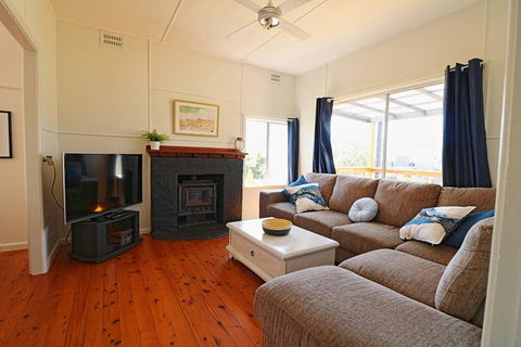 Bungo Beach House - Pet Friendly Home - Kingaroy Accommodation 2