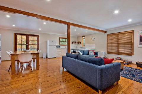 Bunyip Cottage - Kingaroy Accommodation 3