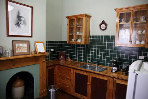 Burra Railway Station Bed And Breakfast - Kingaroy Accommodation 3