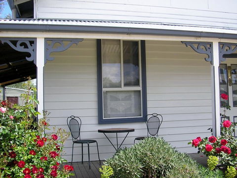 C & A's Cottage - Kingaroy Accommodation 2
