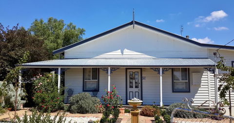 C & A's Cottage - Kingaroy Accommodation 1