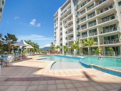 Cairns Esplanade 2 Bed 2 Bath Resort Hotel - Kingaroy Accommodation 0