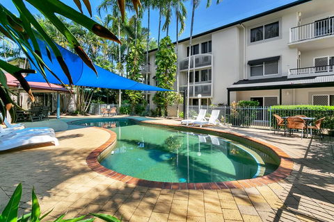 Cairns Reef Apartments & Motel - Kingaroy Accommodation 2
