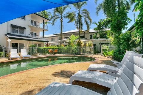 Cairns Reef Apartments & Motel - Kingaroy Accommodation 3