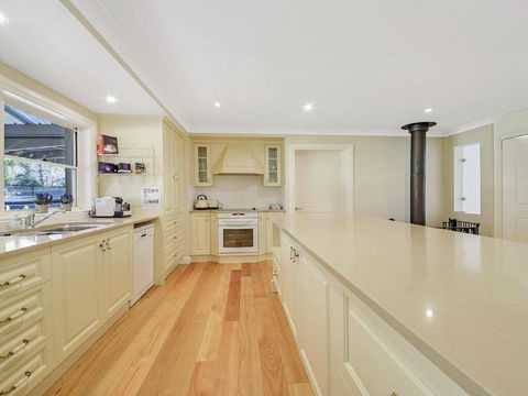 Camelot - Superbly Proportioned And Ideally Located - Kingaroy Accommodation 3