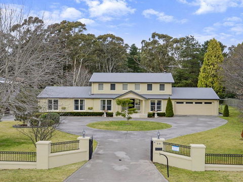Camelot - Superbly Proportioned And Ideally Located - Kingaroy Accommodation 0
