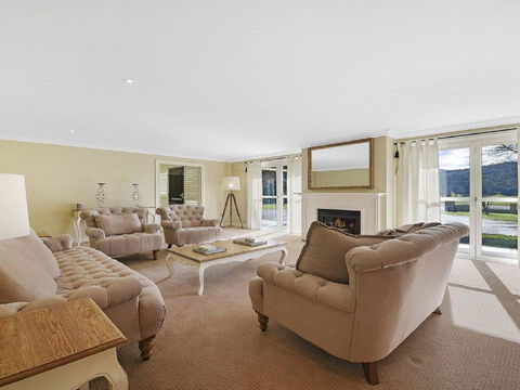 Camelot - Superbly Proportioned And Ideally Located - Kingaroy Accommodation 2
