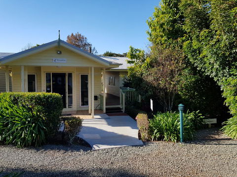 Camelot Cottages - Kingaroy Accommodation 0