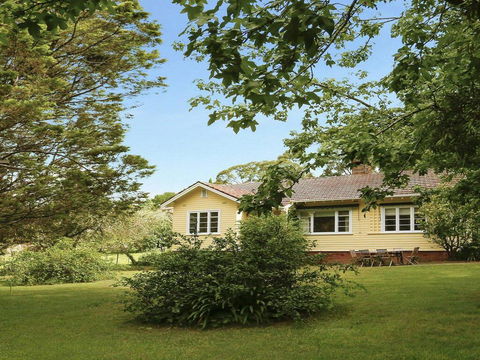 Canary Cottage - Fresh, Clean, Simple & Comfortable - Kingaroy Accommodation 0