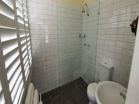 Canungra Hotel - Kingaroy Accommodation 1