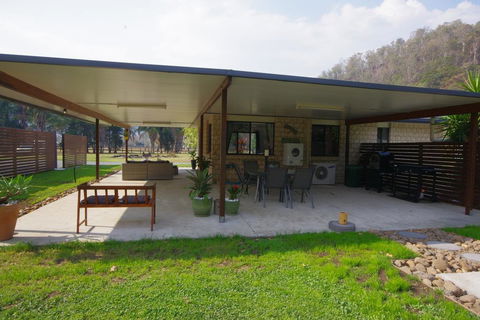 Canungra Valley Cottage - Kingaroy Accommodation 1