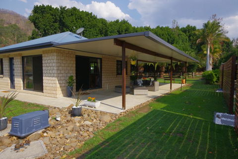 Canungra Valley Cottage - Kingaroy Accommodation 3