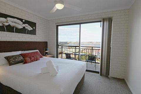 Capri Apartments - Kingaroy Accommodation 2