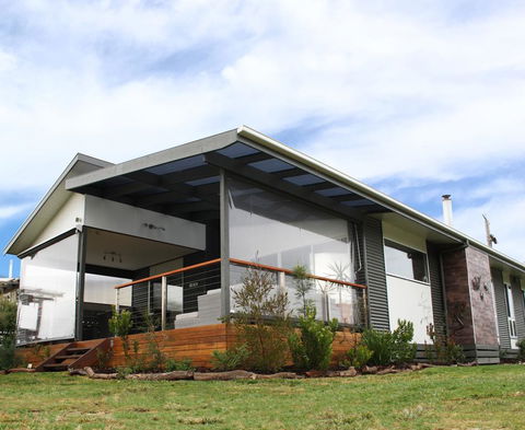 Captain's Cottage - Kingaroy Accommodation 0