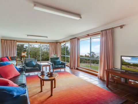 Captain's Lookout - Elevated Ocean Views, Rural Stay - Kingaroy Accommodation 3