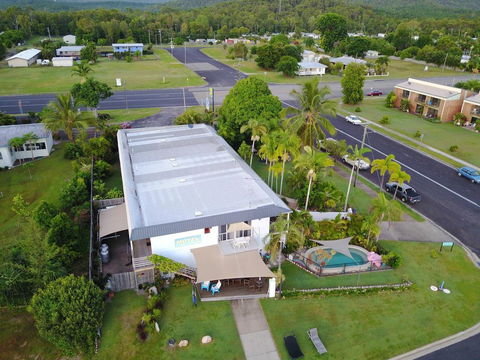 Cardwell Beachfront Motel - Kingaroy Accommodation 1