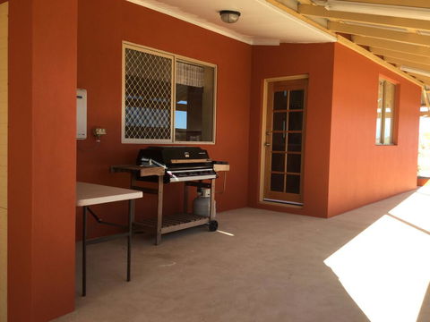 Caretakers Cottage Budget Accommodation - Kingaroy Accommodation 0