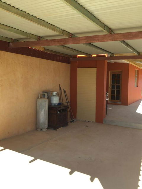 Caretakers Cottage Budget Accommodation - Kingaroy Accommodation 2