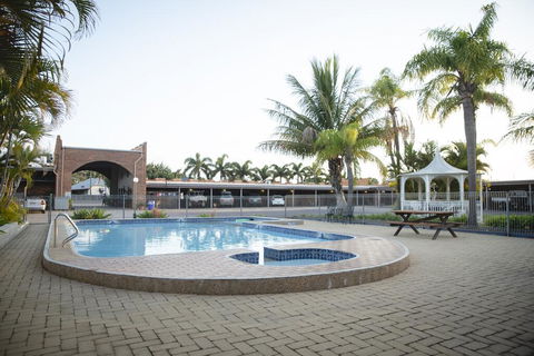 Castle Motor Lodge - Kingaroy Accommodation 3