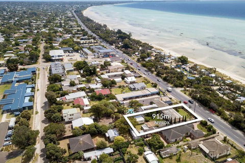 Casual Beachin It Family Getaway- With Bungalow On Beachfront - Kingaroy Accommodation 1