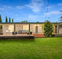 Casual Beachin It Family Getaway- with Bungalow on Beachfront - Kingaroy Accommodation