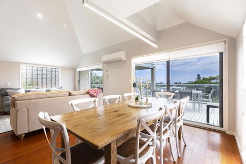 Casual Hamptons Living, Sunshine Beach - Kingaroy Accommodation 2