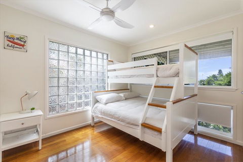 Casual Hamptons Living, Sunshine Beach - Kingaroy Accommodation 1