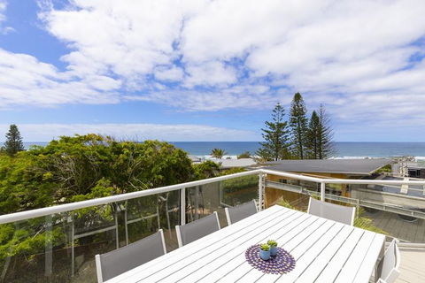 Casual Hamptons Living, Sunshine Beach - Kingaroy Accommodation 0