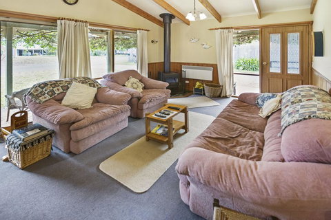 Cedar Cottage - Close To Water And Pet Friendly - Kingaroy Accommodation 3