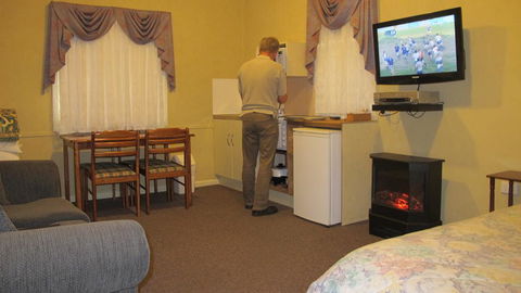 Cedar Lodge Cabins - Kingaroy Accommodation 1