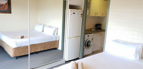 Cedarwood Apartments - Kingaroy Accommodation 3