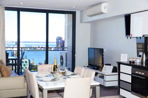 CENTRAL CBD EXEC STUNNING VIEW WIFI NETFLIX WINE - Kingaroy Accommodation 1