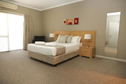 Centrepoint Apartments Griffith - Kingaroy Accommodation 1