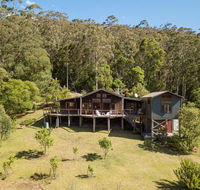 Chalet Beaumont - alluring appeal  stunning views - Kingaroy Accommodation