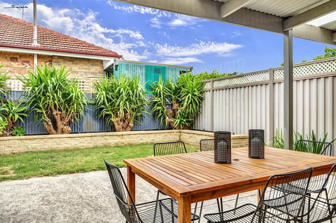 Character Home - Easy Tram To City - Kingaroy Accommodation 3