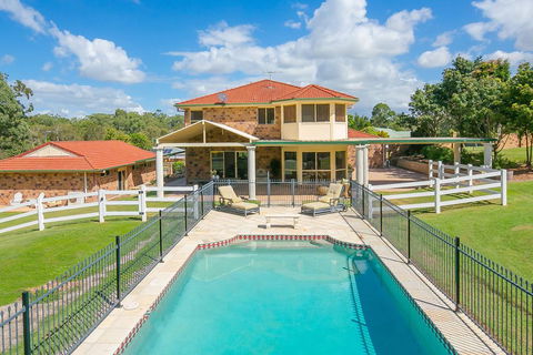 Charming Brisbane Acreage Pool - Kingaroy Accommodation 0