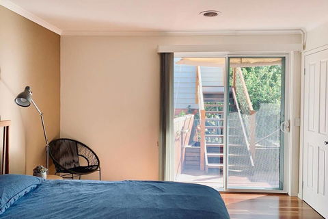 Charming Family Home W/Home Cinema+Huge Bedrooms Near Glen Waverley - Kingaroy Accommodation 2