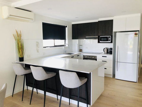 CHELSEA BY THE SEA - 2 BED APART - WALK TO BEACH - Kingaroy Accommodation 3