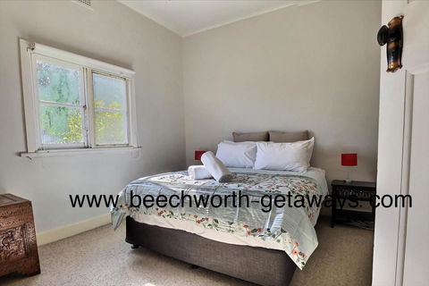 Cherry Blossom Cottage - Beechworth-Getaways - Kingaroy Accommodation 3